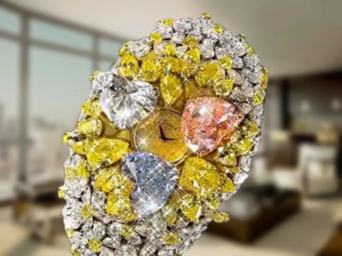 Đồng hồ Chopard 201-Carat Watch - rực rỡ với vô số kim cương màu sắc 