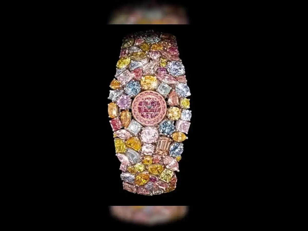 Cận cảnh vẻ lộng lẫy với vô số viên kim cương màu sắc của đồng hồ Graff Diamonds Hallucination