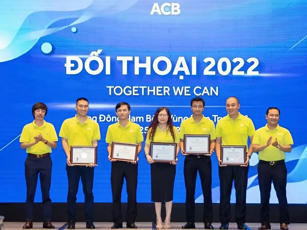 đồng phục quần tây và chân váy của ACB