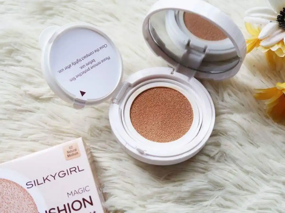 Chỉ cần vài phút dặm nhẹ với cushion là bạn đã có ngay một lớp nền đều màu