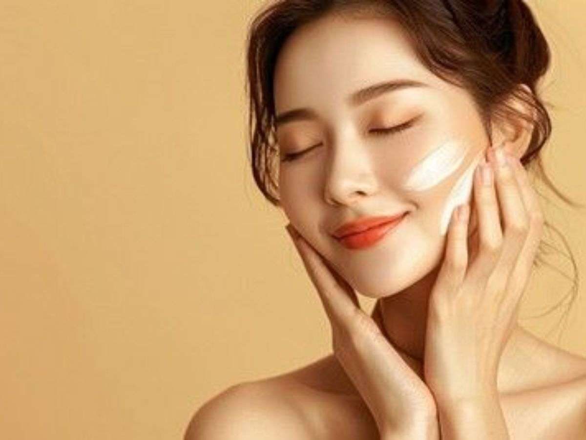Dưỡng ẩm da kỹ trước khi trang điểm