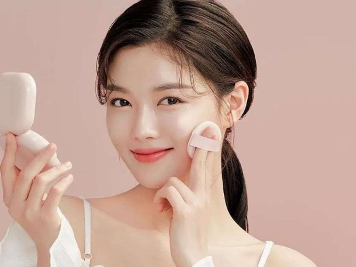 Phấn phủ sẽ giúp khóa chặt lớp nền, đảm bảo không trôi, không lem