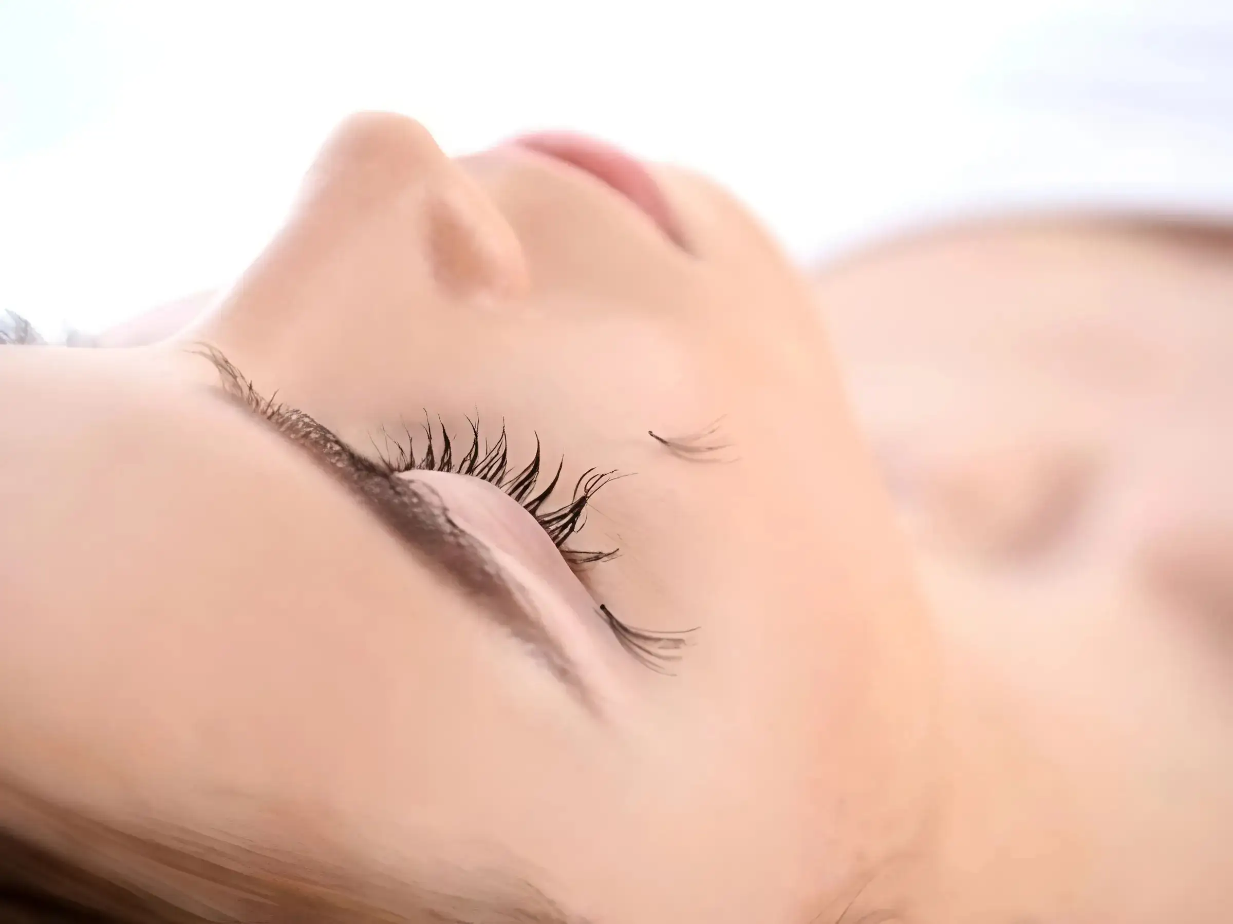 Những bạn sở hữu hàng mi tự nhiên khiêm tốn về độ dài, độ dày 