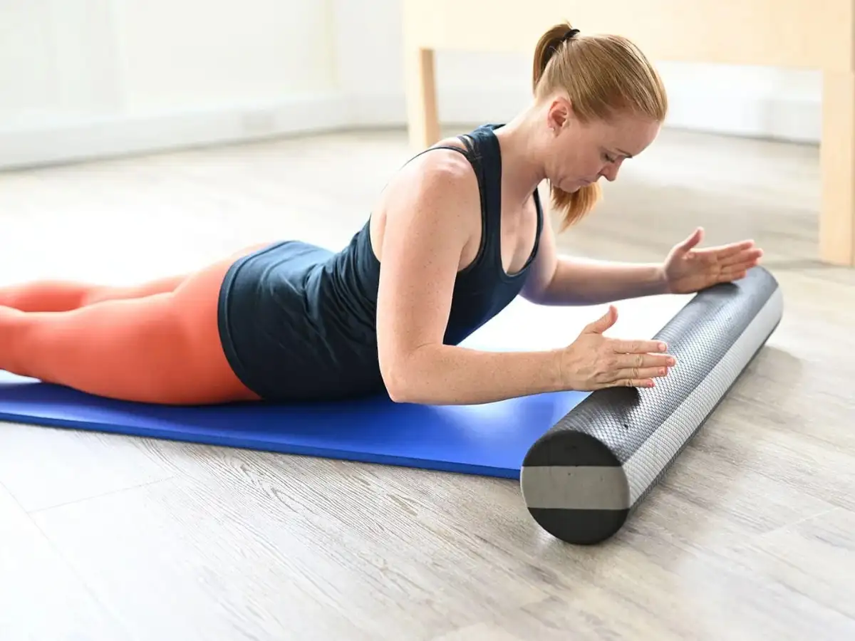Foam rolling giúp cơ bắp hồi phục nhanh hơn, giảm cảm giác mỏi và tăng độ dẻo dai