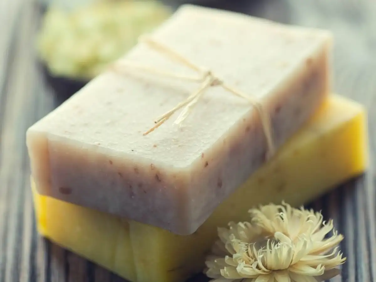 Cách giặt mút trang điểm bằng xà phòng 