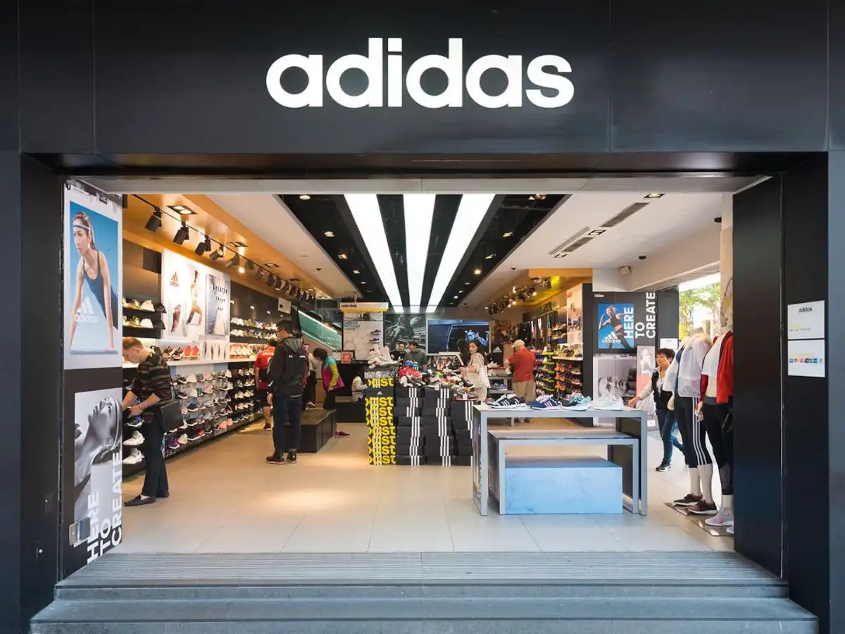 Phong cách thể thao, thoải mái của Adidas 