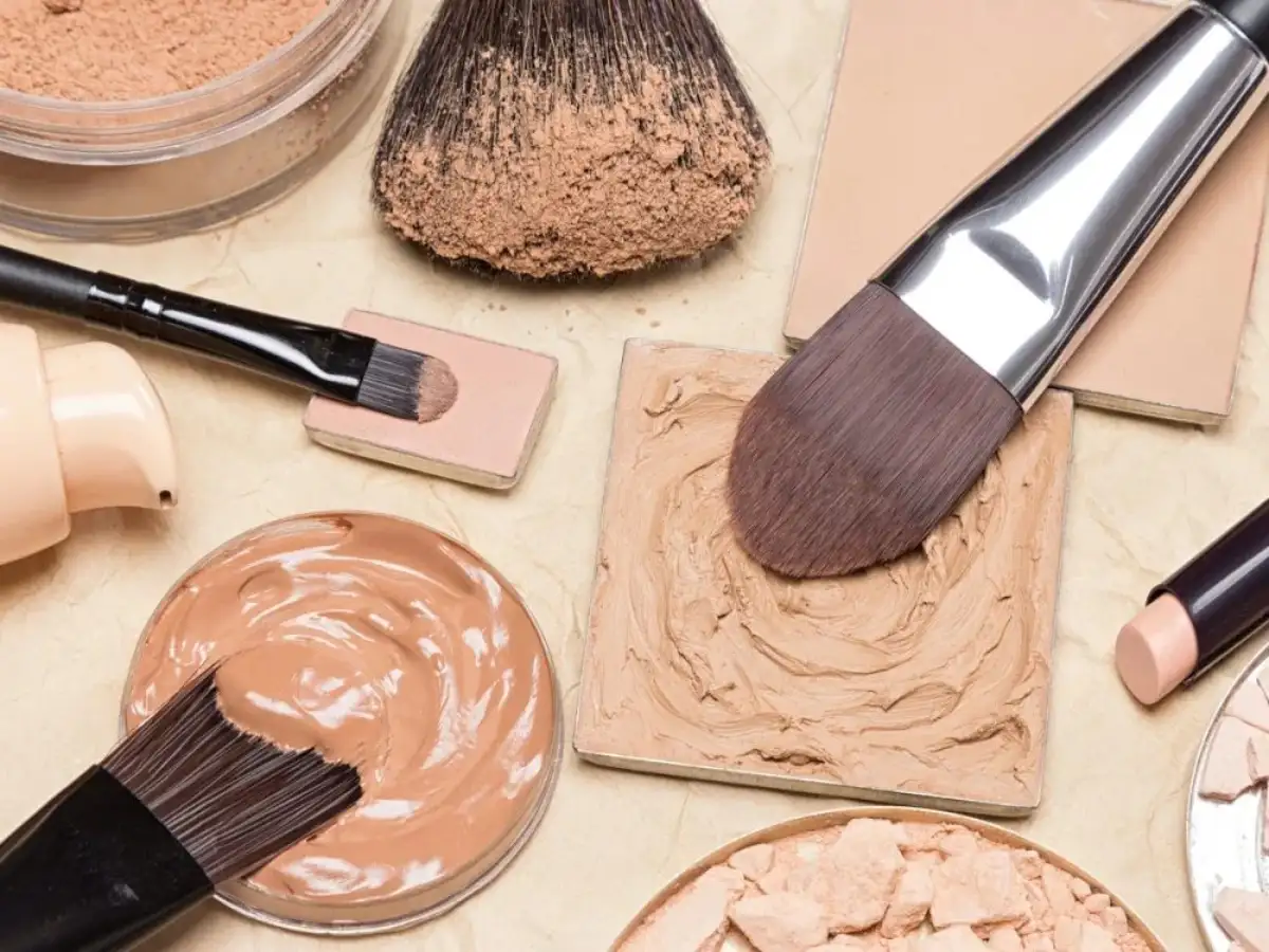 Cách chuẩn bị dụng cụ trước khi sử dụng kem che khuyết điểm 
