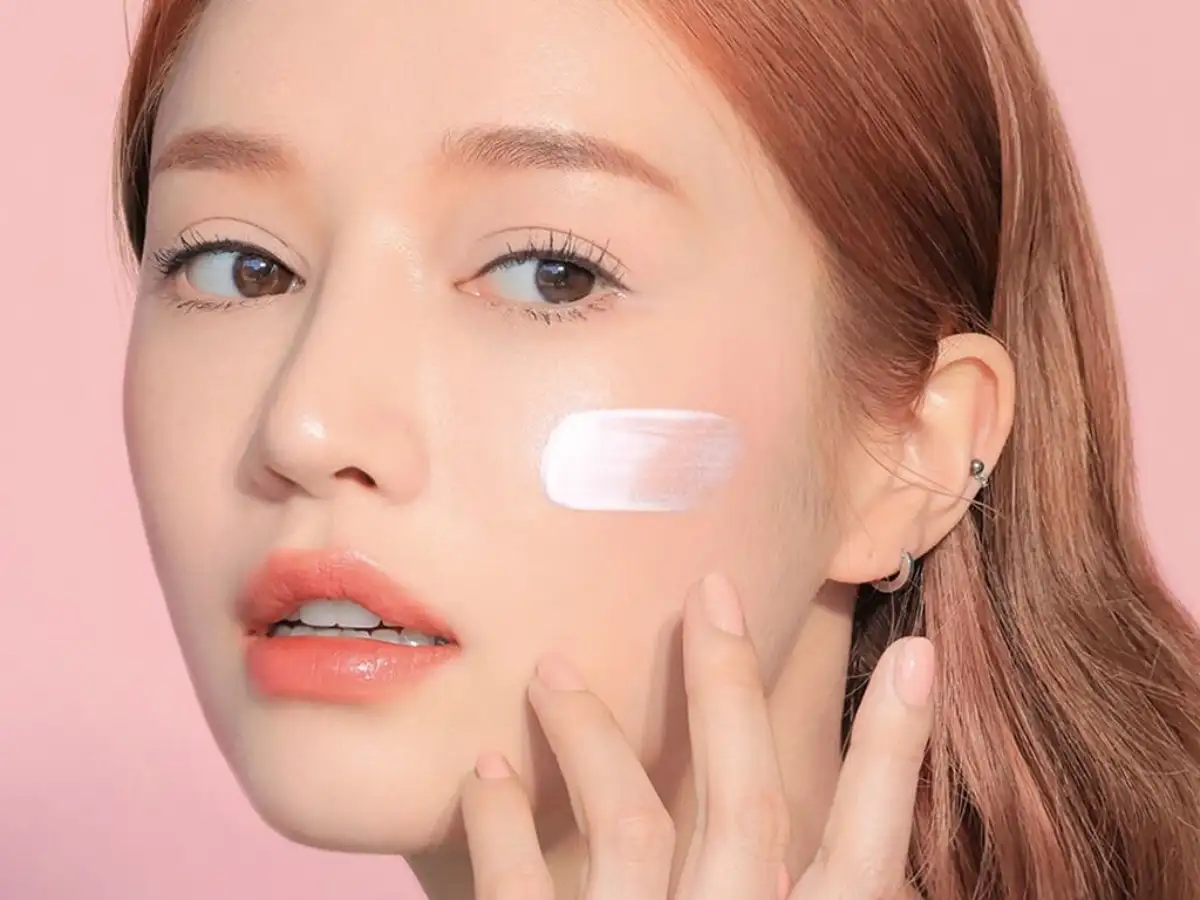 Sử dụng một lượng kem nền vừa đủ