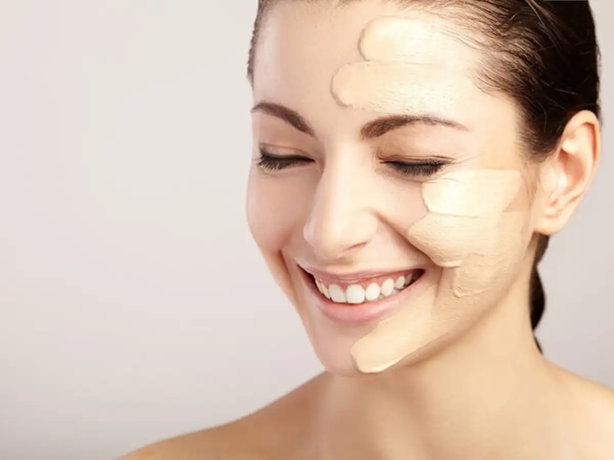 Tán đều kem nền và nhẹ nhàng để tone màu trên mặt được hài hoà 
