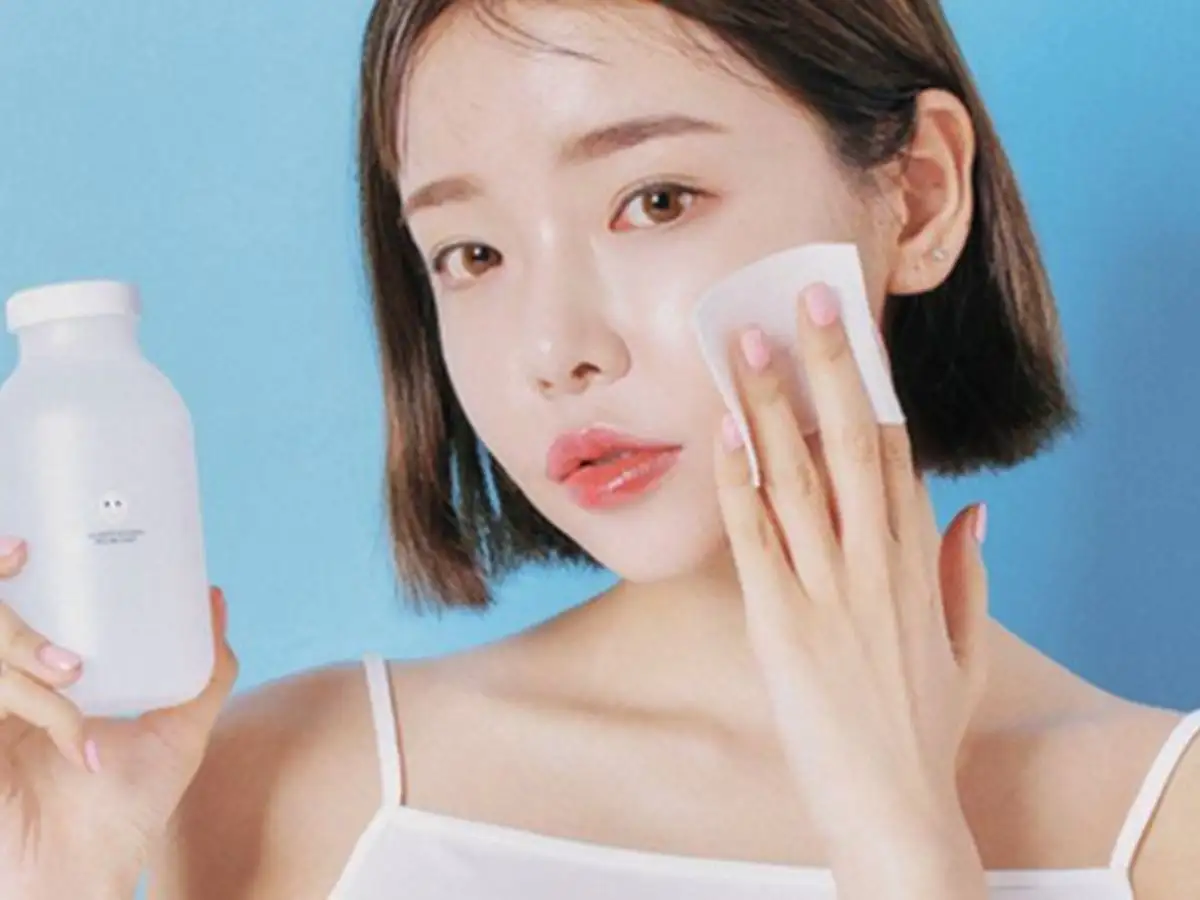 Cần tẩy trang vì bụi bẩn luôn quanh ta