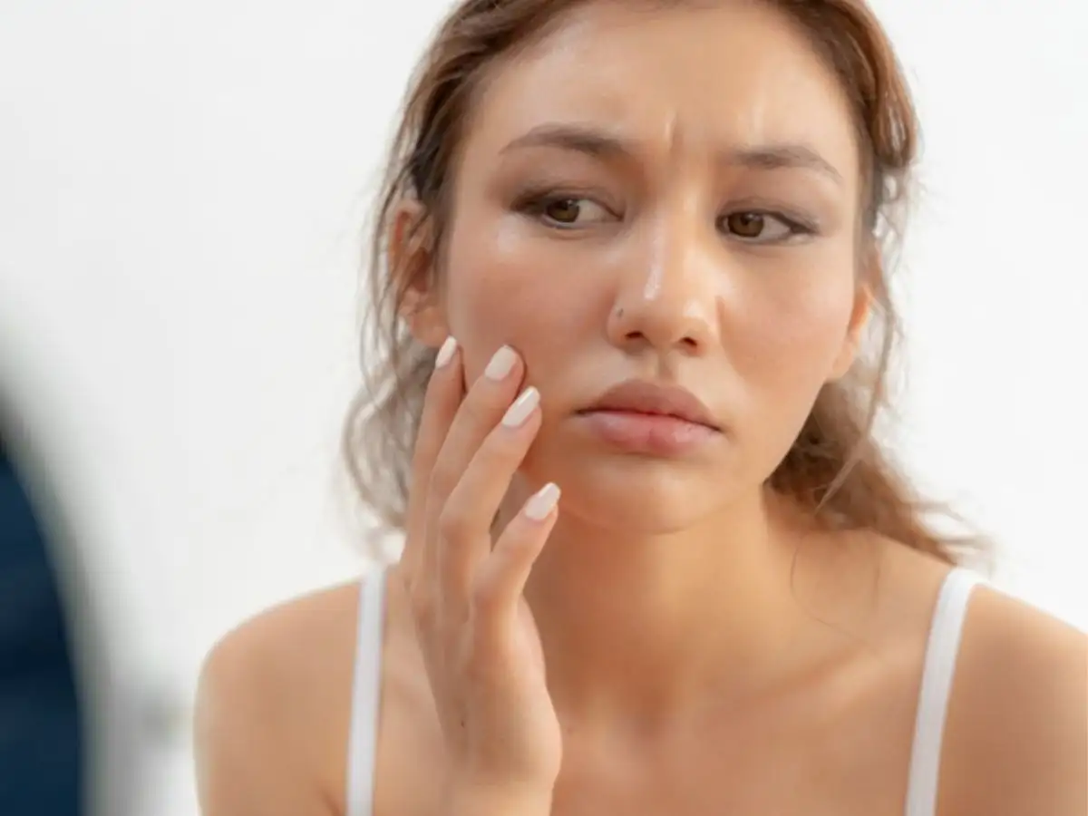 Không tẩy trang khiến da xỉn màu, thiếu sức sống