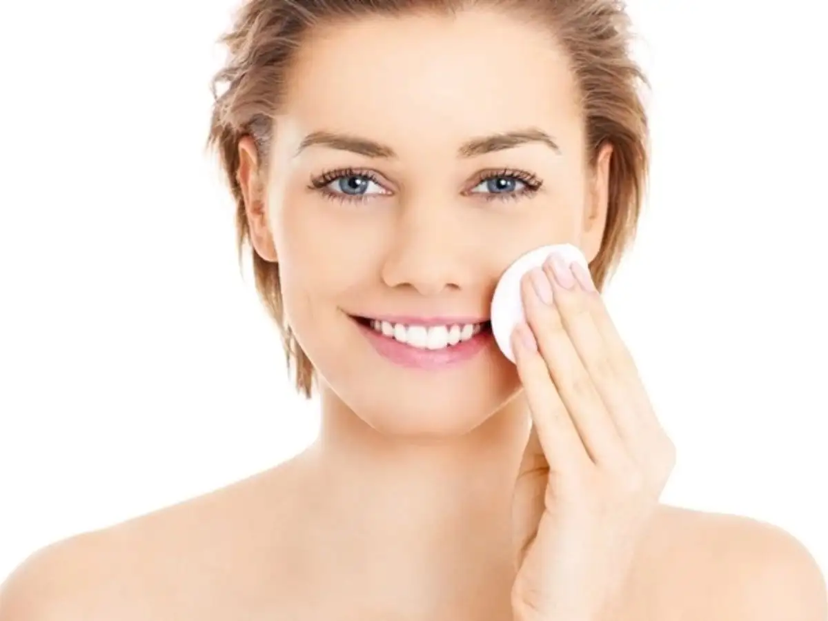 Tần suất tẩy trang như thế nào là hợp lý nếu tôi không trang điểm?