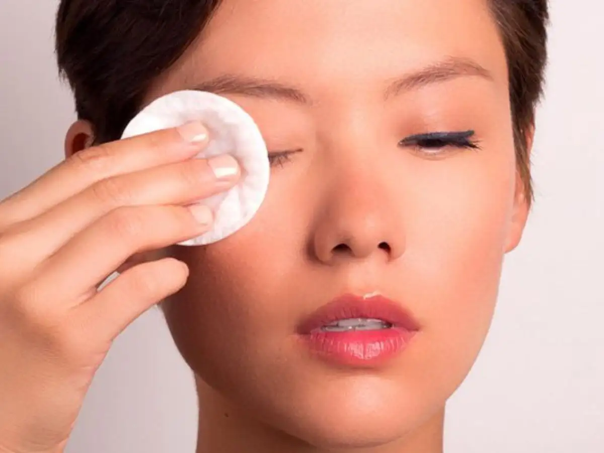 Tẩy trang giúp tẩy tế bào chết cứng đầu