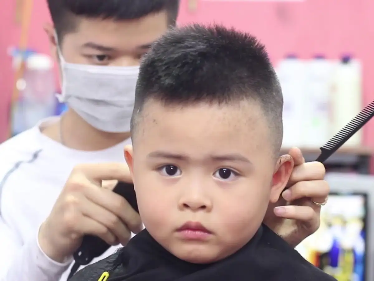 Duy trì việc cắt tóc thường xuyên để giữ độ dài như mong muốn