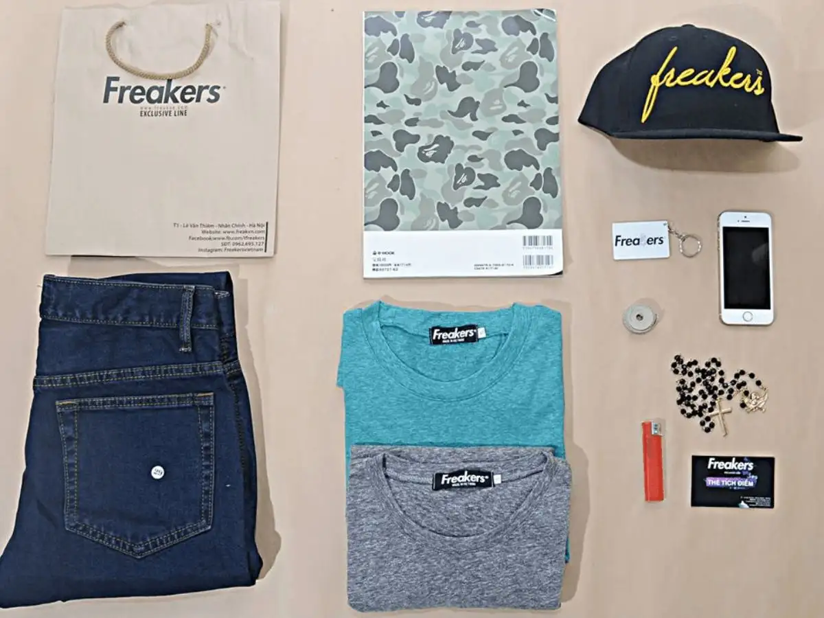 Freakers là local brand Hà Nội nổi bật với phong cách đường phố tự do, phóng khoáng