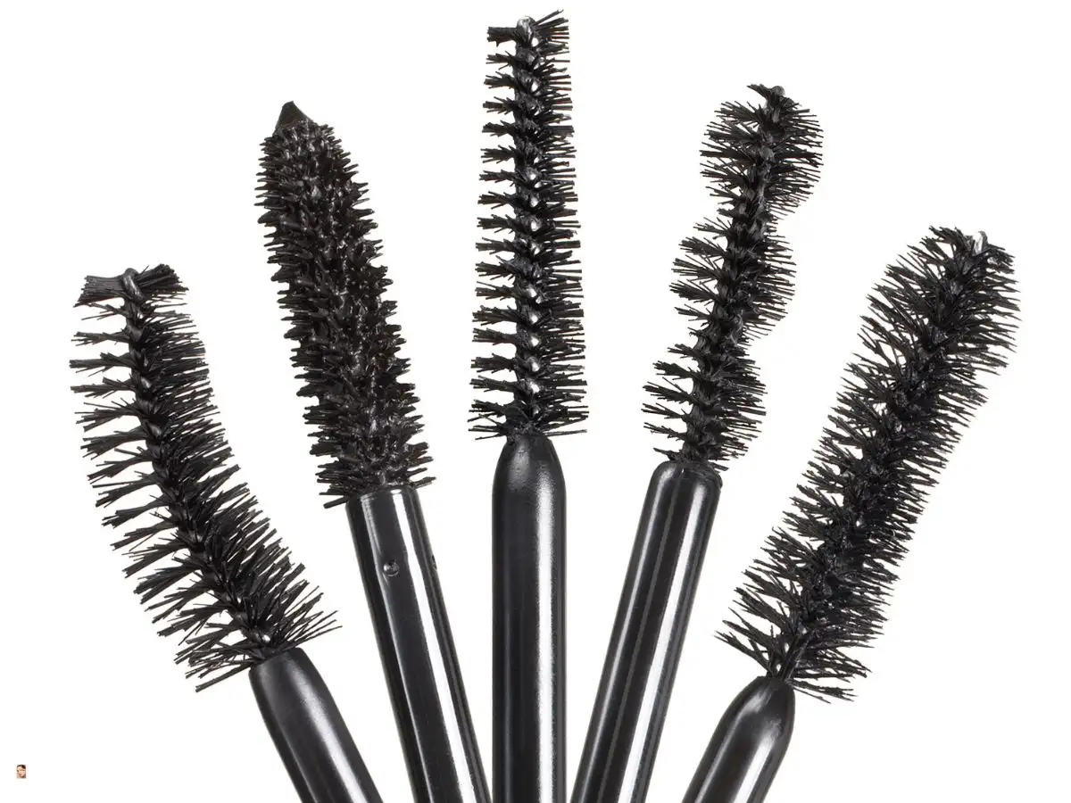 Mỗi dạng đầu cọ của mascara sẽ mang đến công dụng nhất định