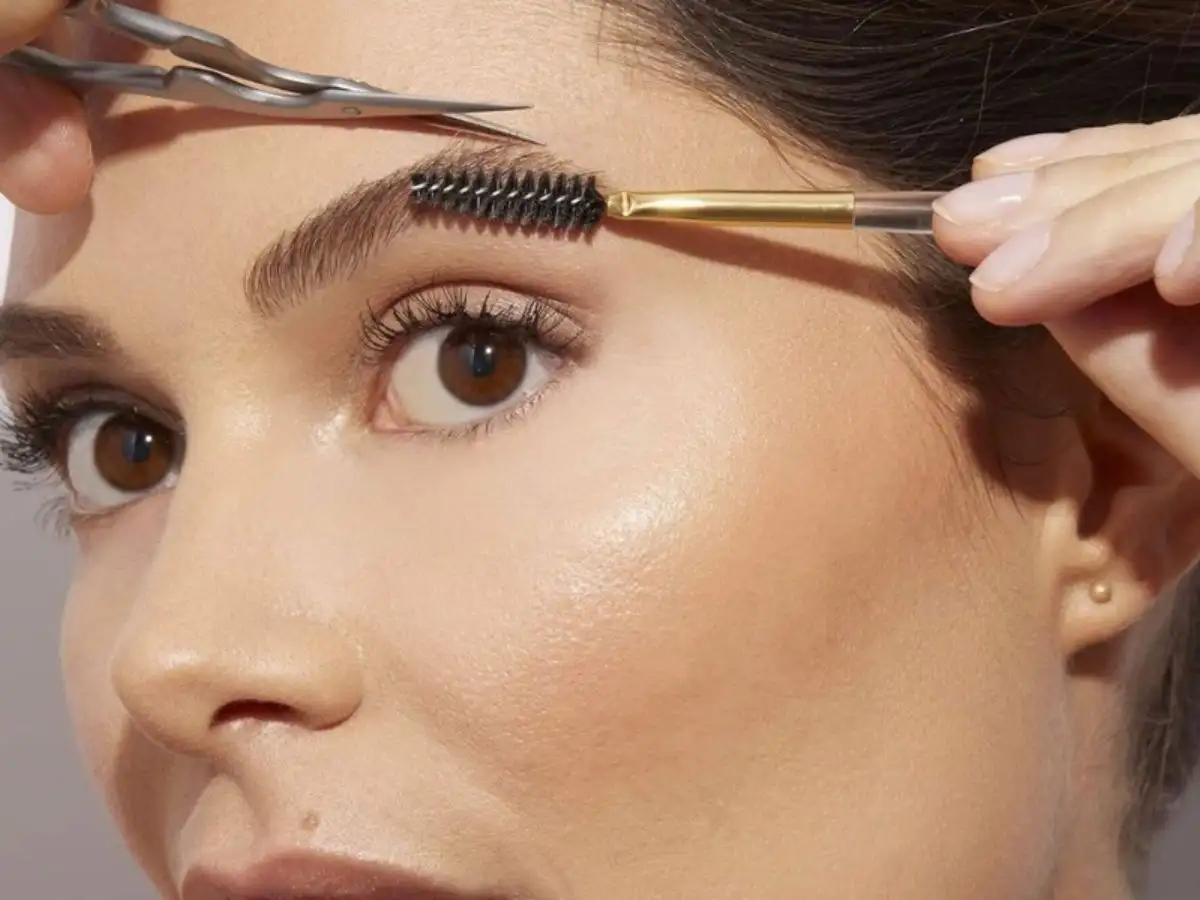 Không nên kẻ chân mày quá đậm hoặc quá mảnh