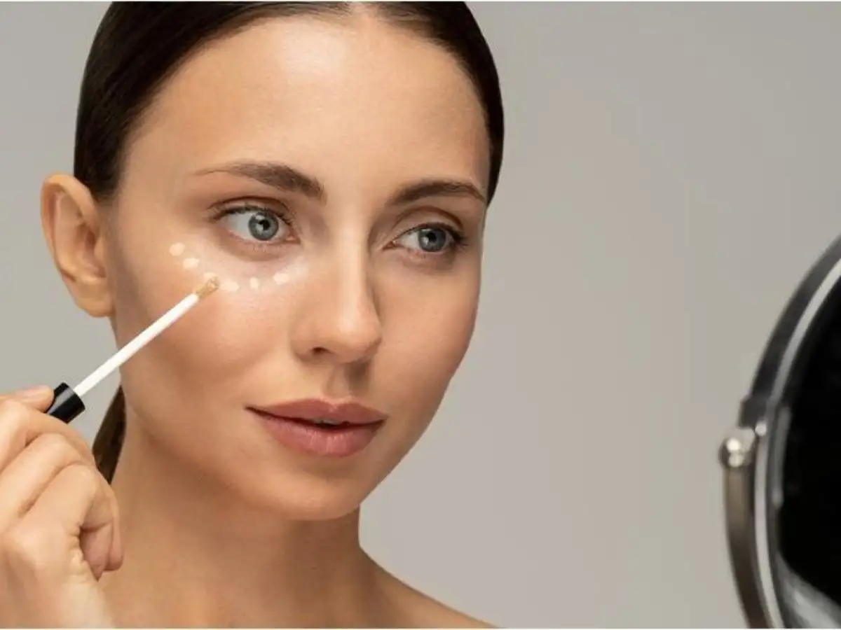 Kem che khuyết điểm sẽ giúp đôi mắt thêm tươi tắn và rạng rỡ hơn