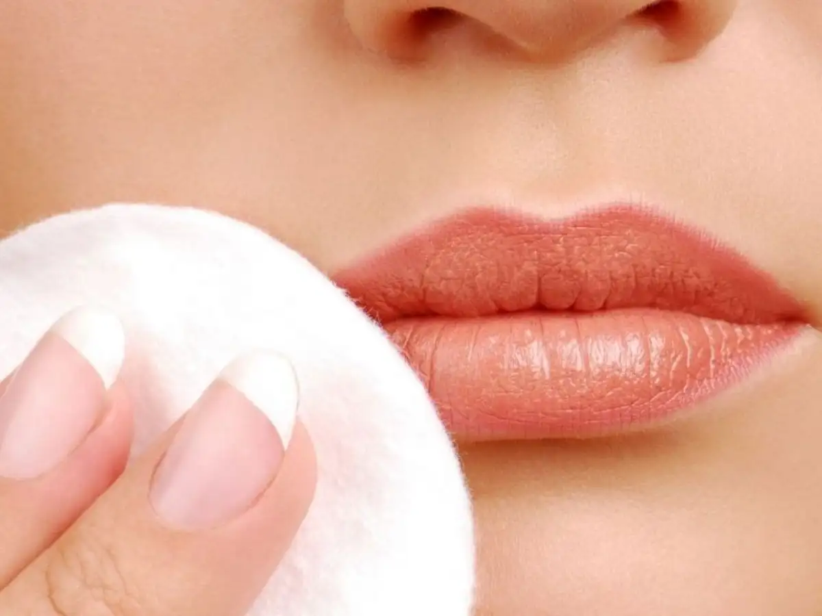 Các tẩy trang mà không làm khô môi