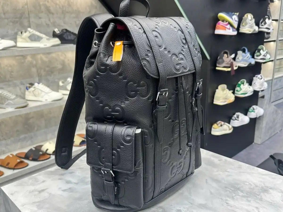 Balo Gucci đựng được nhiều đồ mà vẫn giữ được vẻ ngoài thời thượng