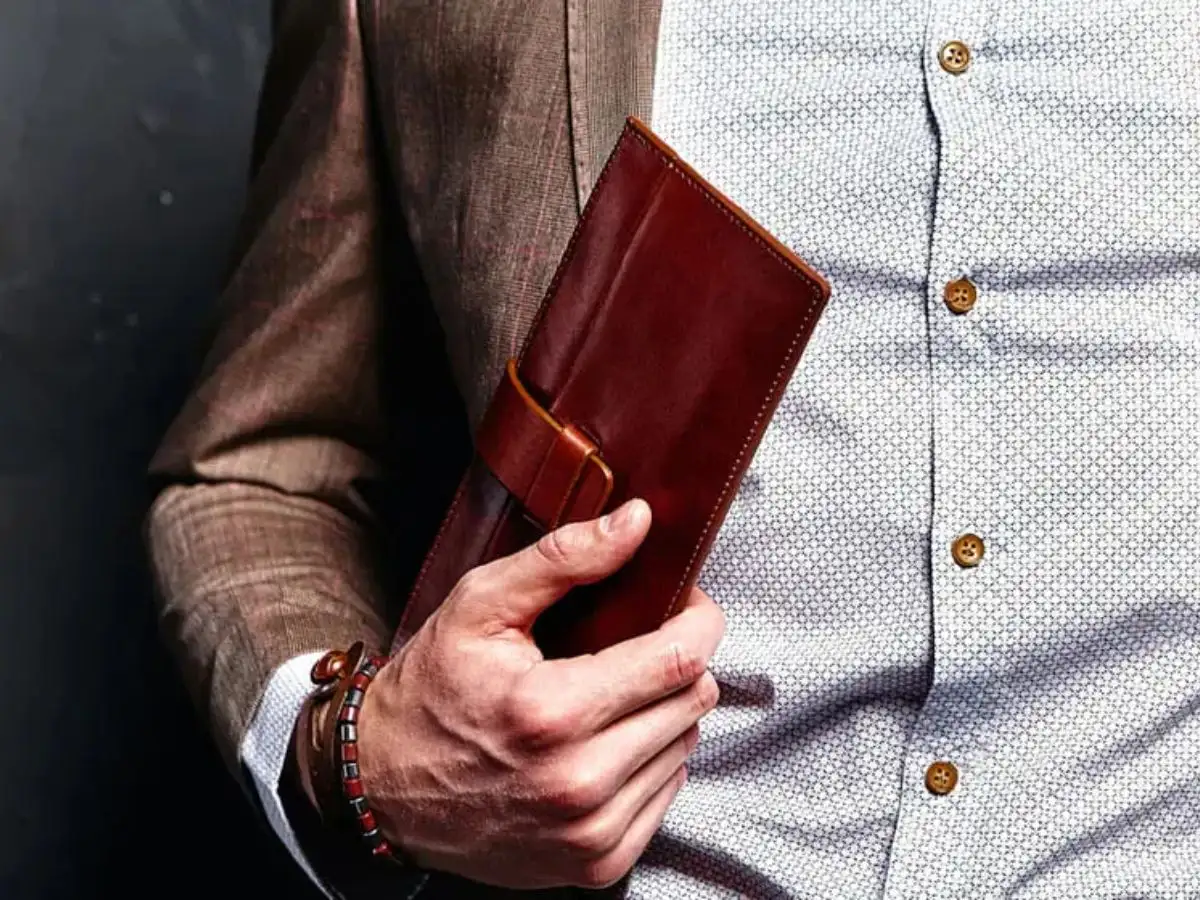 Kiểu ví cầm tay nam clutch mỏng tối giản