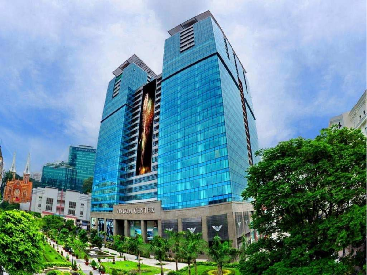 Các cửa hàng phụ kiện trong trung tâm thương mại