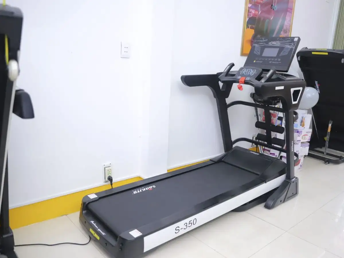 Kích thước và chất liệu băng tải cũng là yếu tố quan trọng