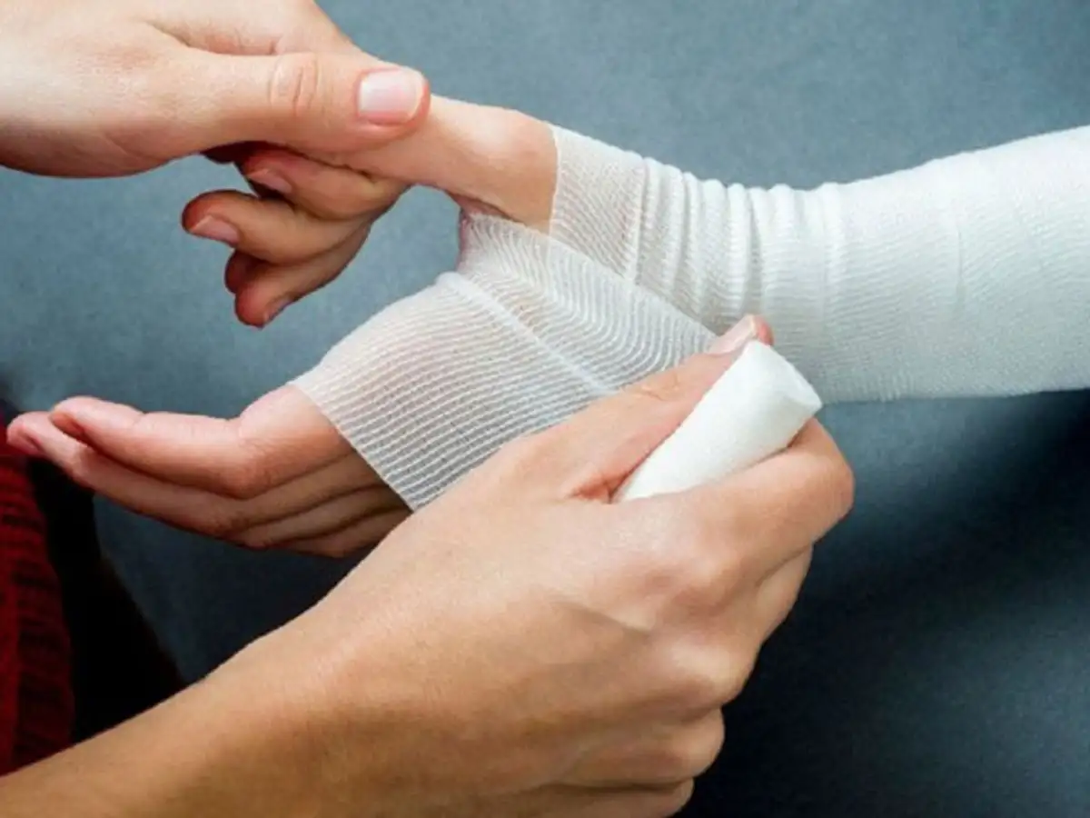 Việc tiếp xúc lạnh kéo dài cũng có thể gây tổn thương da