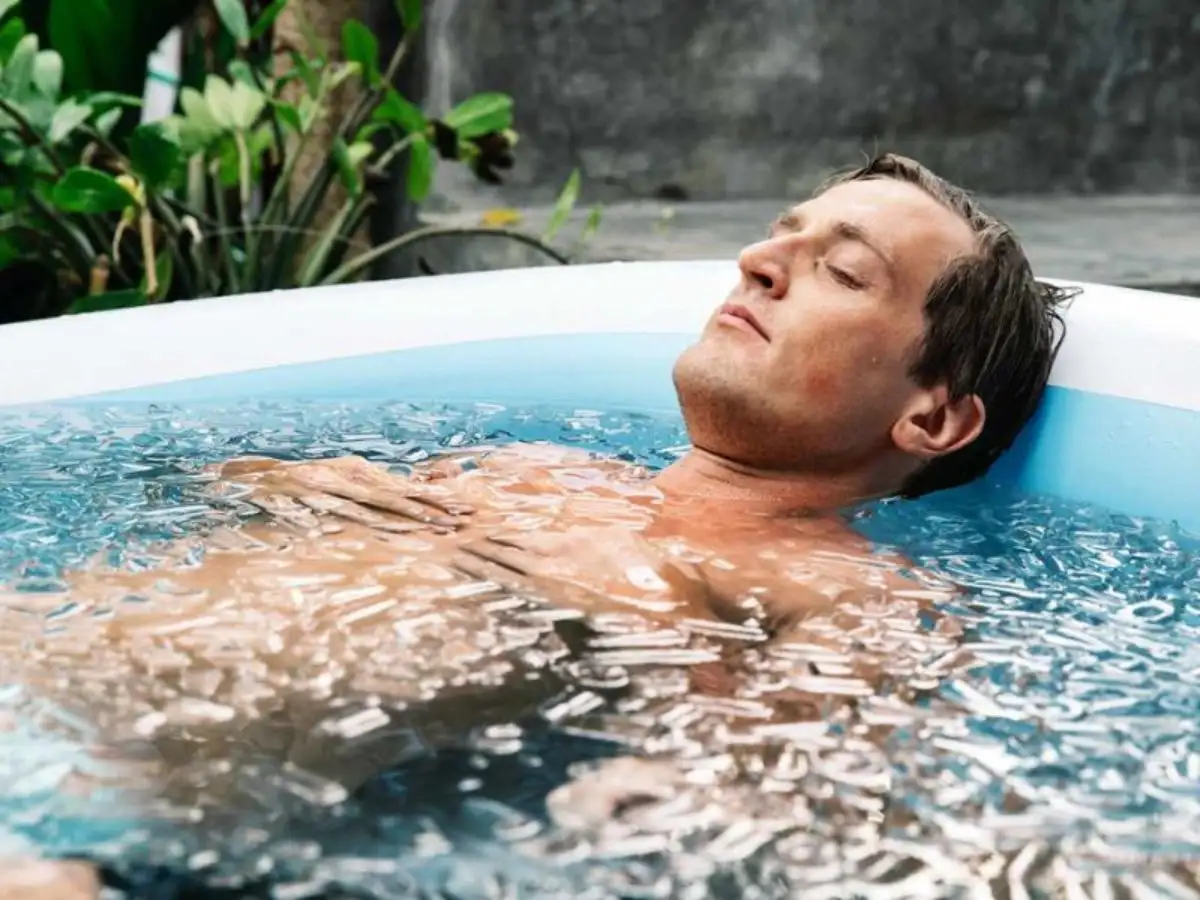 Ngâm nước đá tác động tích cực đến hệ thần kinh và tâm trạng