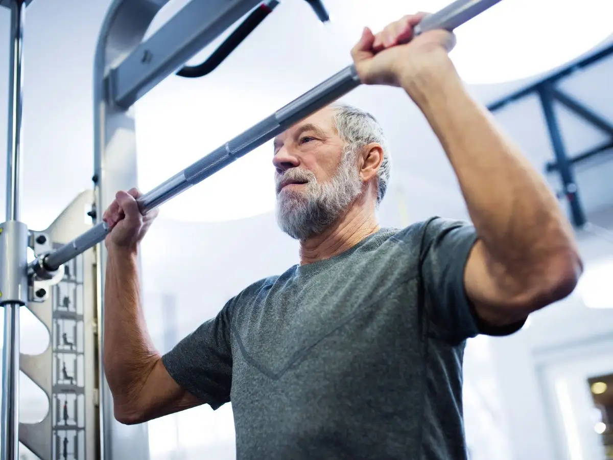 Người lớn tuổi tập gym ưu tiên các bài tập kháng lực cơ bản, cường độ nhẹ nhàng