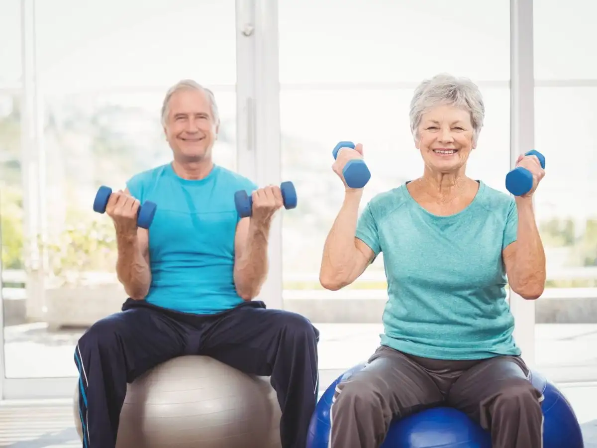 Giảm nguy cơ té ngã nhờ cải thiện thăng bằng và sức mạnh cơ bắp