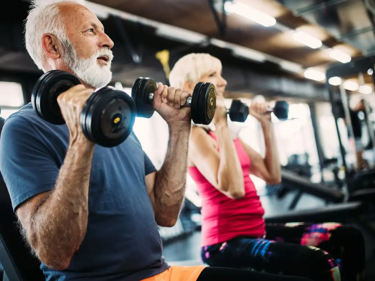 Tập gym giúp người lớn tuổi tăng cường hệ miễn dịch 