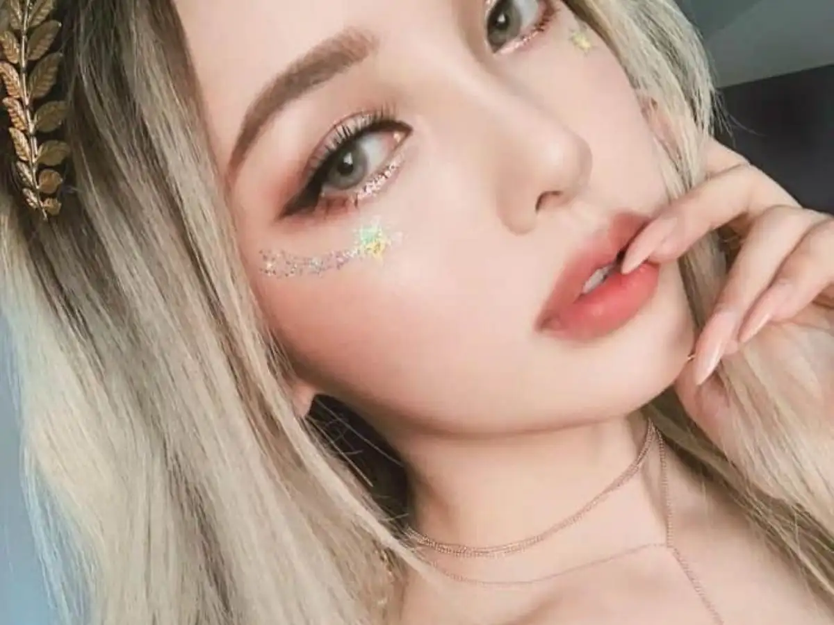 Phong cách makeup cũng ảnh hưởng đến việc chọn màu nhũ mắt