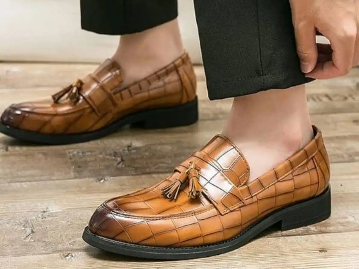 Nên chọn một đôi giày có form dáng và kích thước vừa phải 