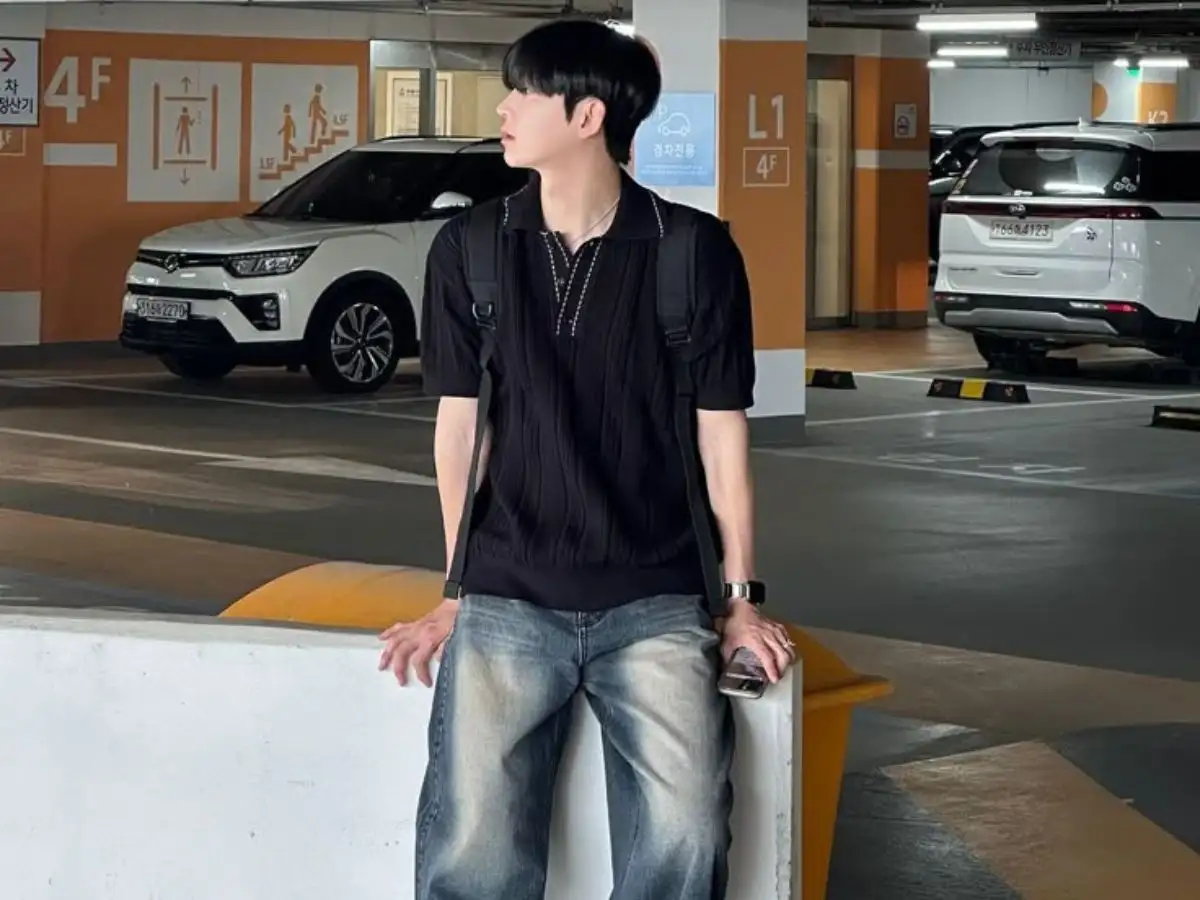Áo polo giúp làm cho set đồ lịch sự mà vẫn trẻ trung