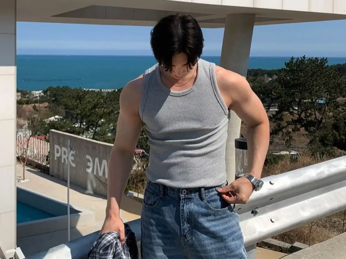 Tank top là lựa chọn thoáng mát cho những ngày hè