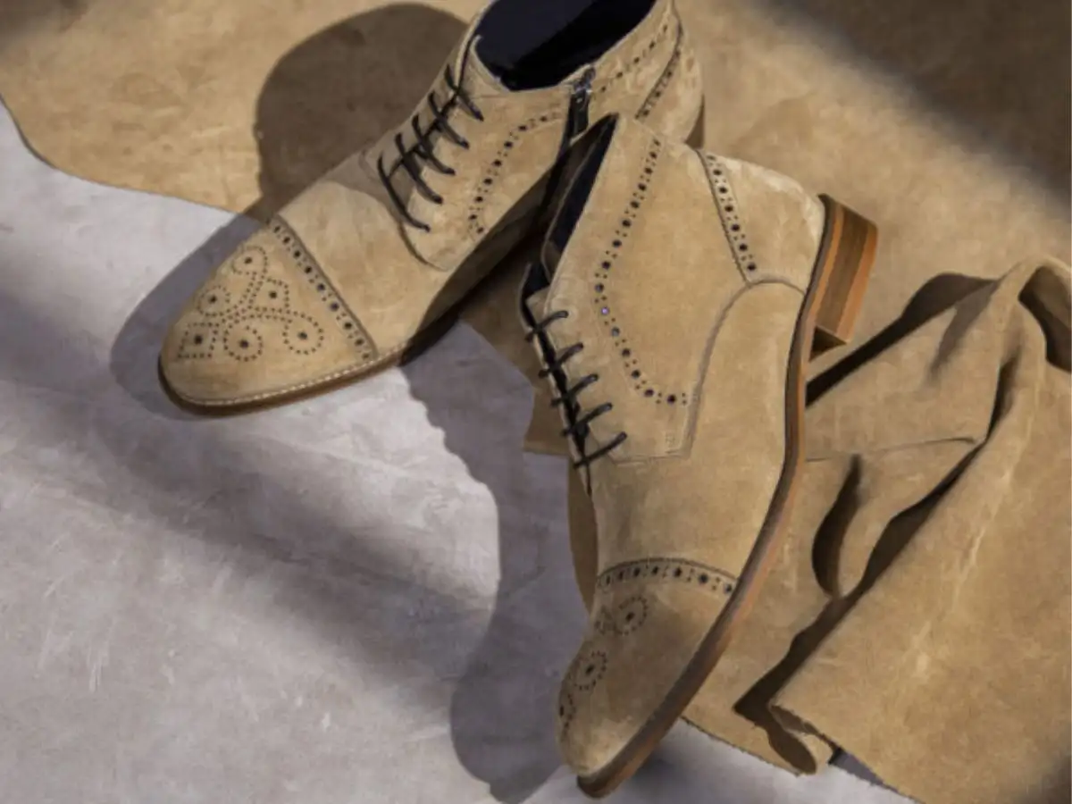 Boots nam da lộn là lựa chọn hoàn hảo khi phối đồ nam Boho