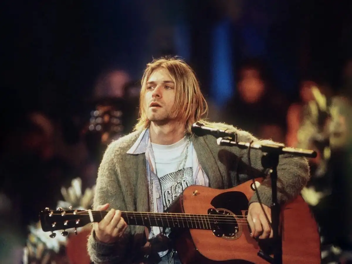 Kurt Cobain trong trang phục Grunge huyền thoại