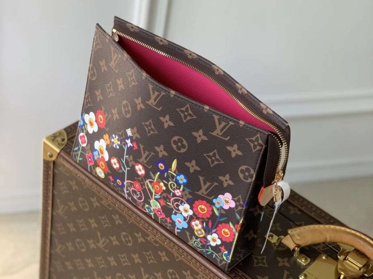 Ví clutch họa tiết làm bật gu thời trang đậm chất Đôn Chề