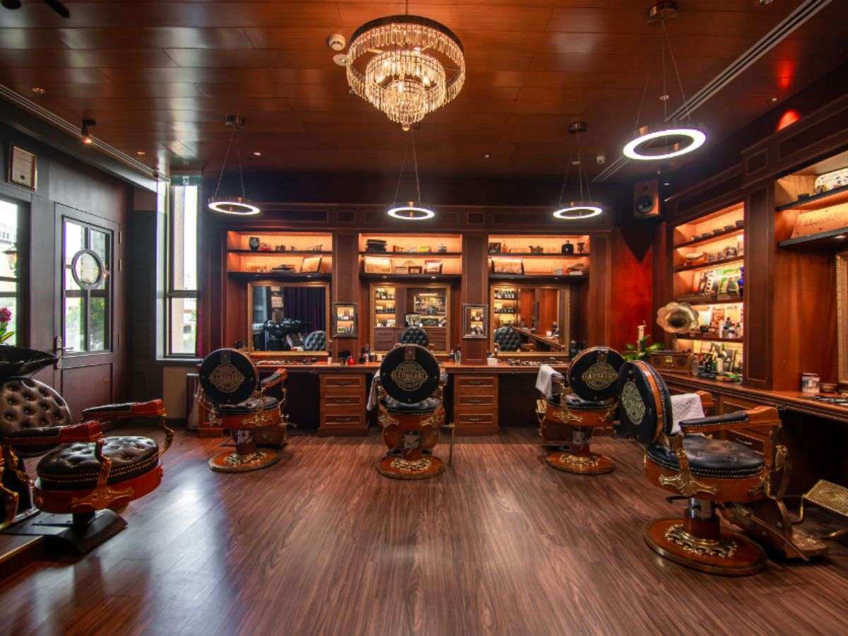 Bước chân vào House of Barbaard, bạn như lạc vào một club của quý ông châu Âu thập niên 1920