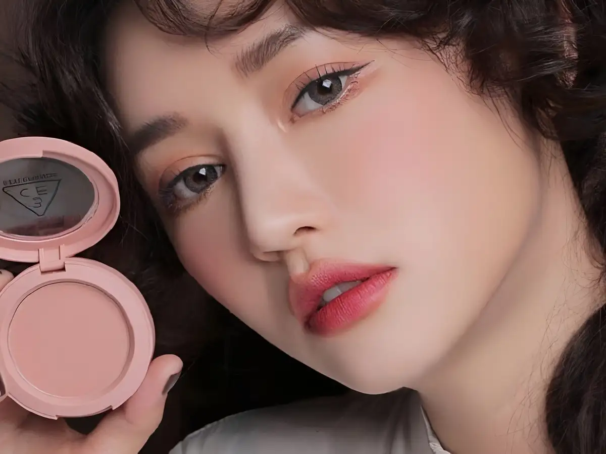 Ngoài chọn theo da, nàng cũng nên chọn má hồng theo vibe makeup mỗi ngày