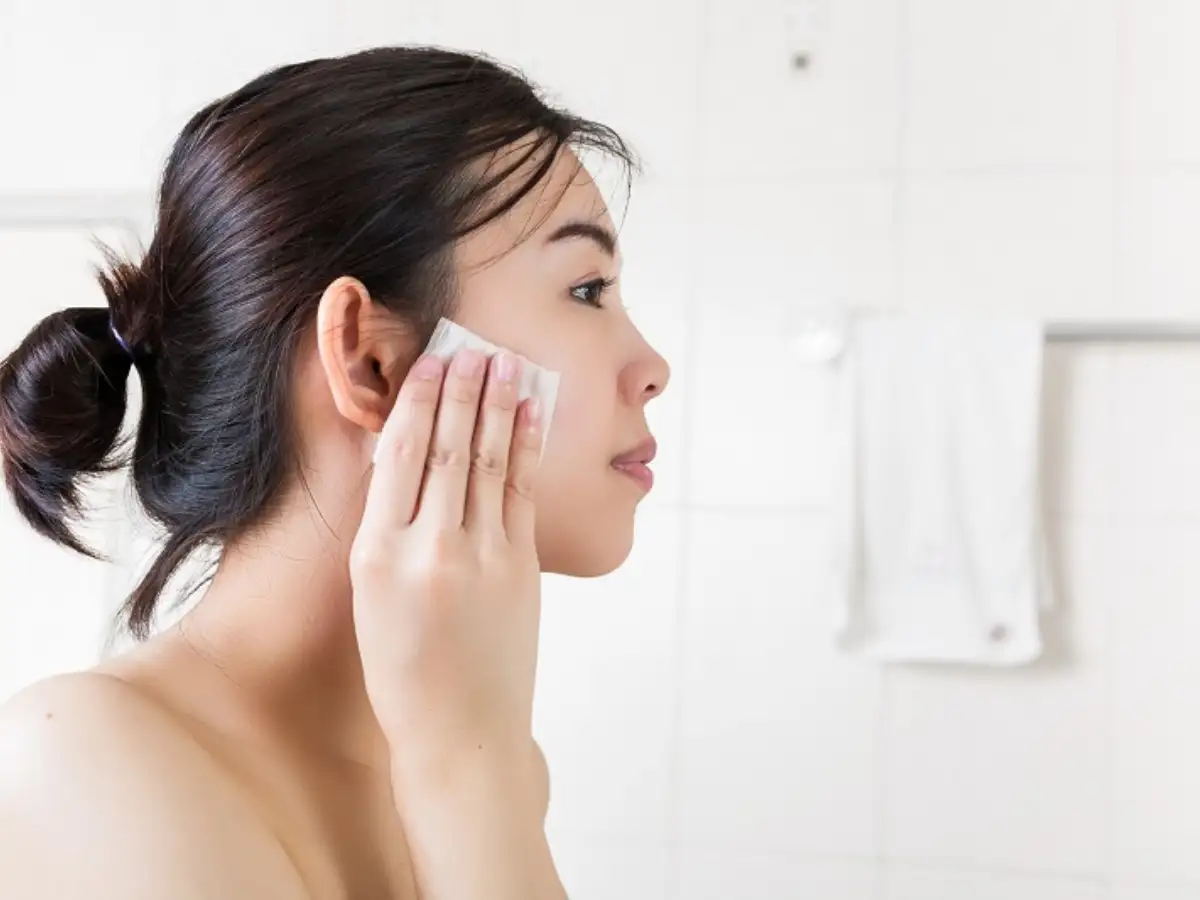 Cách dùng nước tẩy trang hiệu quả 