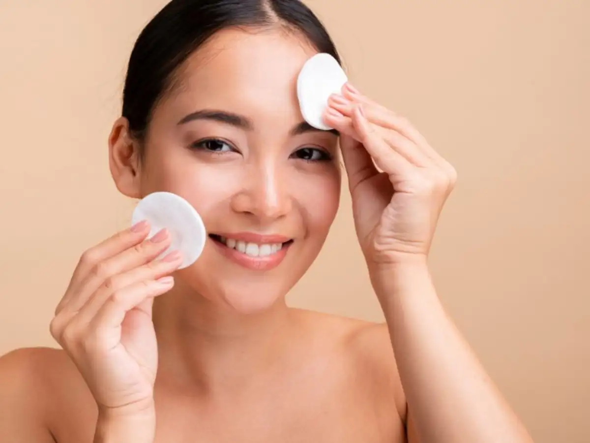 Nước tẩy trang giúp da dầu loại trừ bụi bẩn hiệu quả