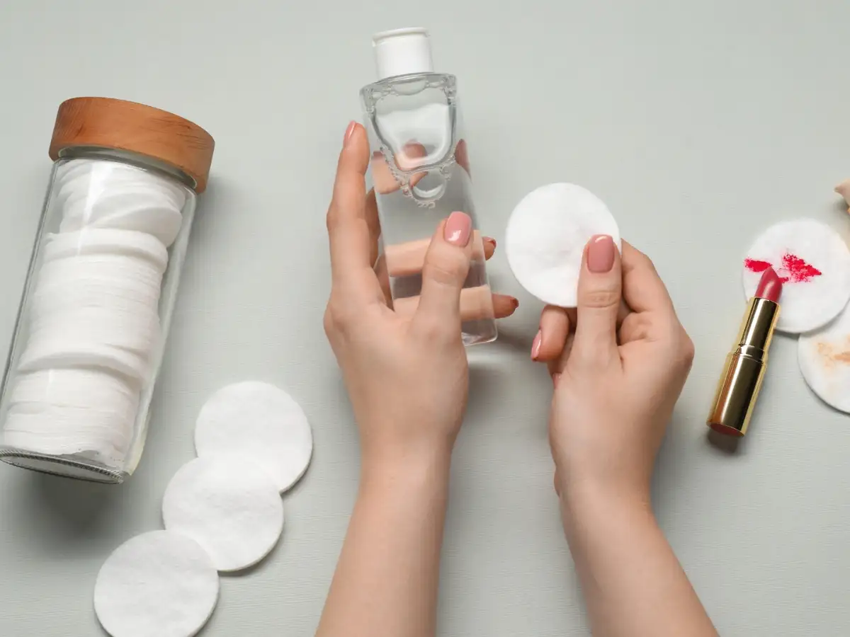 Chú ý chọn nước tẩy trang đến từ thương hiệu uy tín