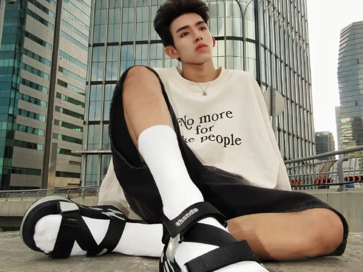 Dép local brand với phong cách tối giản