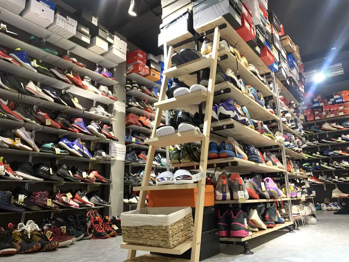 Nếu bạn đang mê săn sneaker 2hand chất mà giá vẫn mềm, Tiệm Giày Cũ Sài Gòn là cái tên đáng chú ý