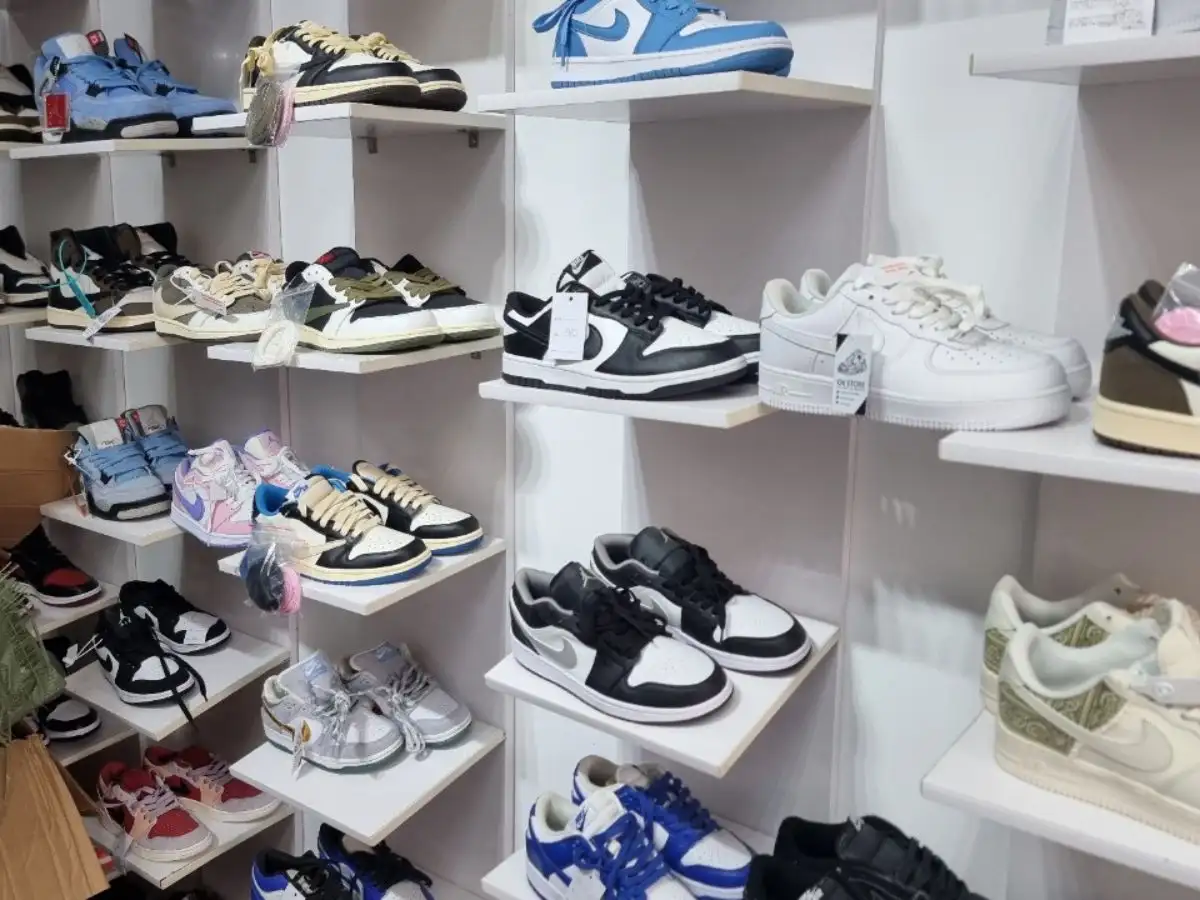 Tìm hiểu thông tin về shop là bước đầu tiên và cơ bản để đánh giá độ tin cậy của một shop