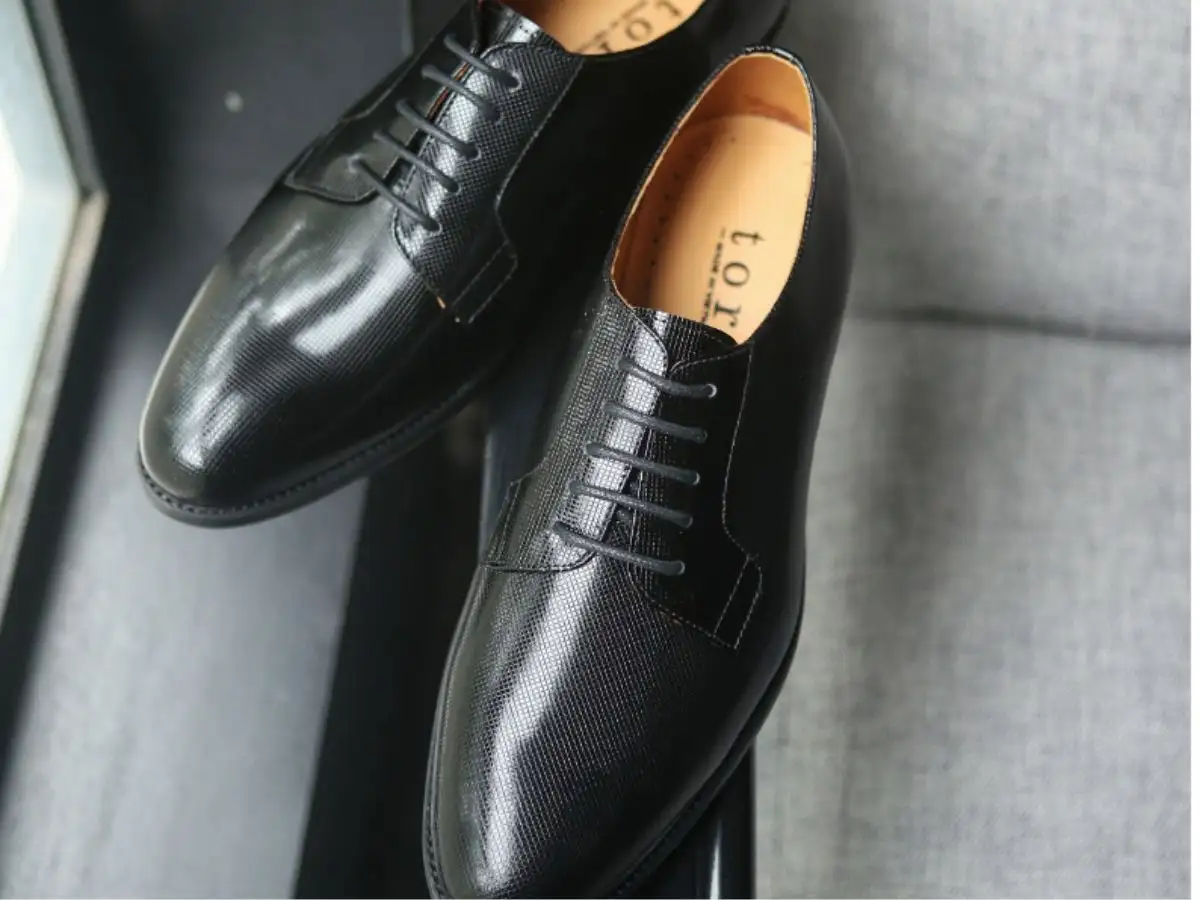 Toroshoes hướng đến các chàng trai trẻ và quý ông thành đạt, với thiết kế trẻ trung, thanh lịch