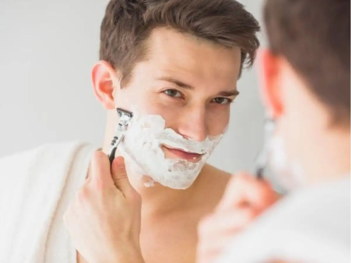 Dùng BHA rồi có cạo râu được không?