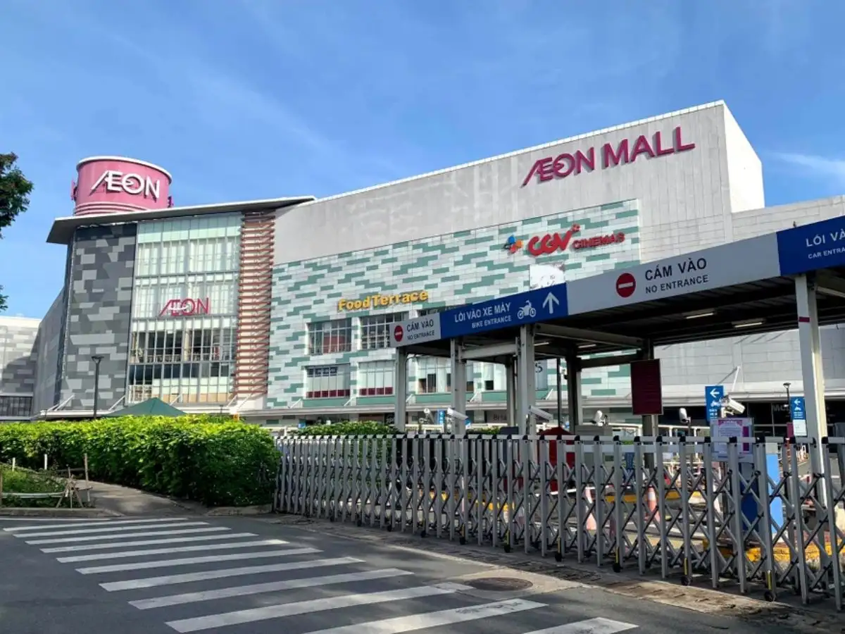 Các trung tâm thương mại lớn như Aeon Mall là địa điểm mua kính bơi lý tưởng